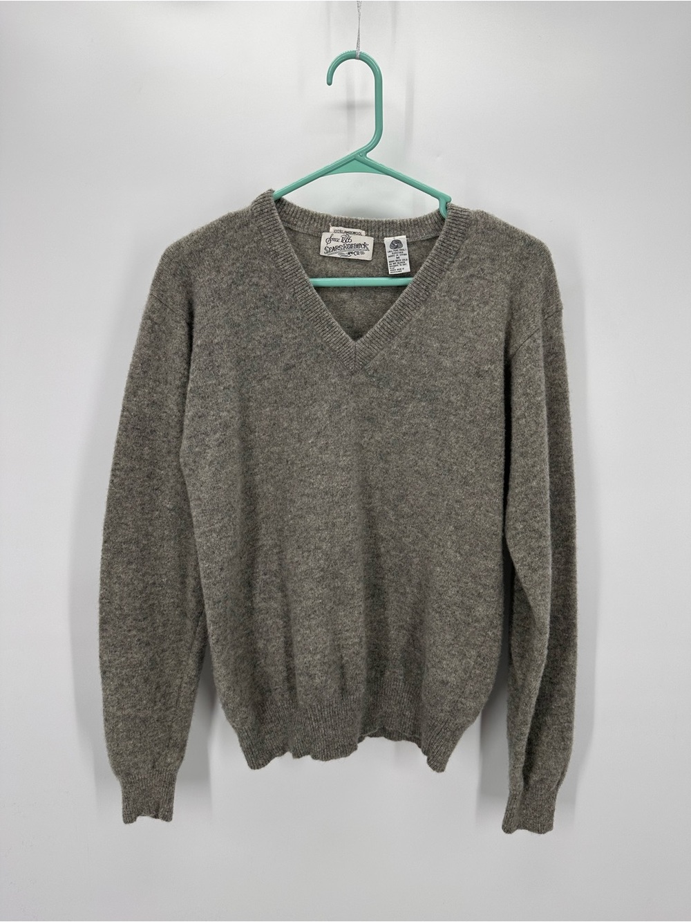 Vintage Men’s Sears Roebuck and Co V-Neck Lambswool Sweater in Heather Gray